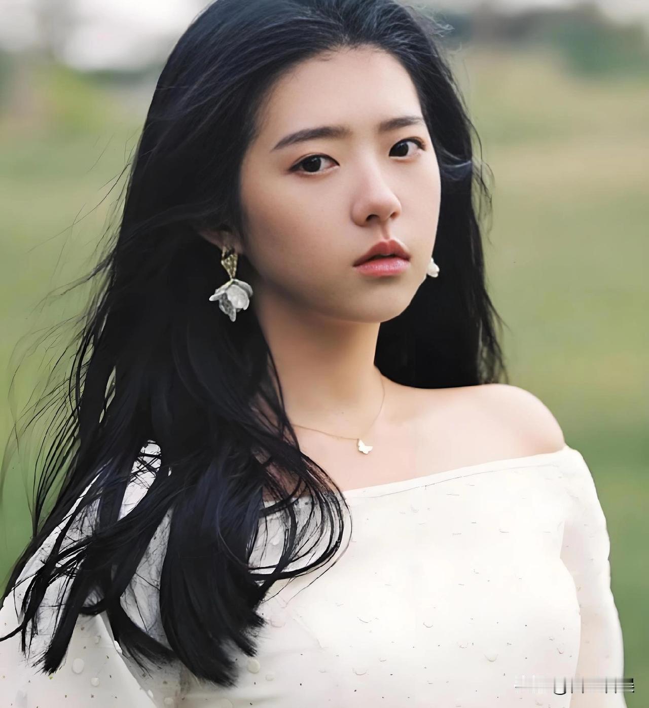 27岁女演员何蓝逗，太让人意外了！6月1号，27岁女演员何蓝逗冲上了热搜，