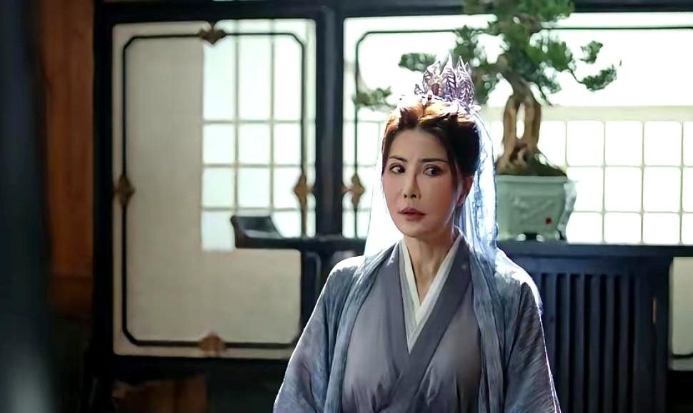 一张脸，十五年无人敢认，峨眉师太一眼看穿。柳随风贴身十五年，把李沉舟当神，神的