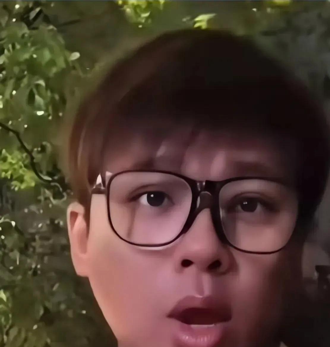 葛斯齐说真的被欧巴感动到了，他都感动哭了。葛斯齐前两天去金宝山碰欧巴，第1天没碰