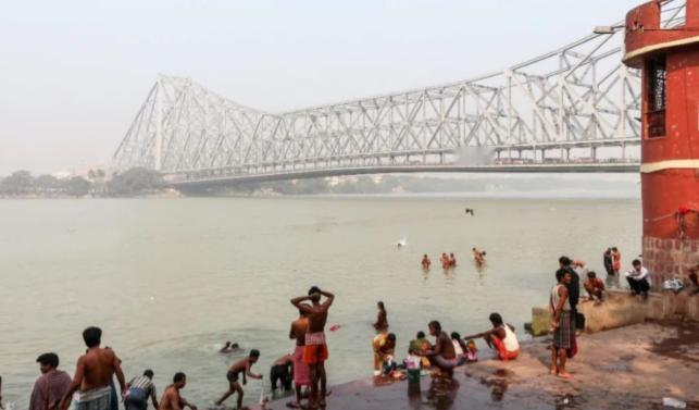 恒河为什么没有航运能力？很简单，就是被英国给坑了，印度花大价钱清空淤泥，到头来却