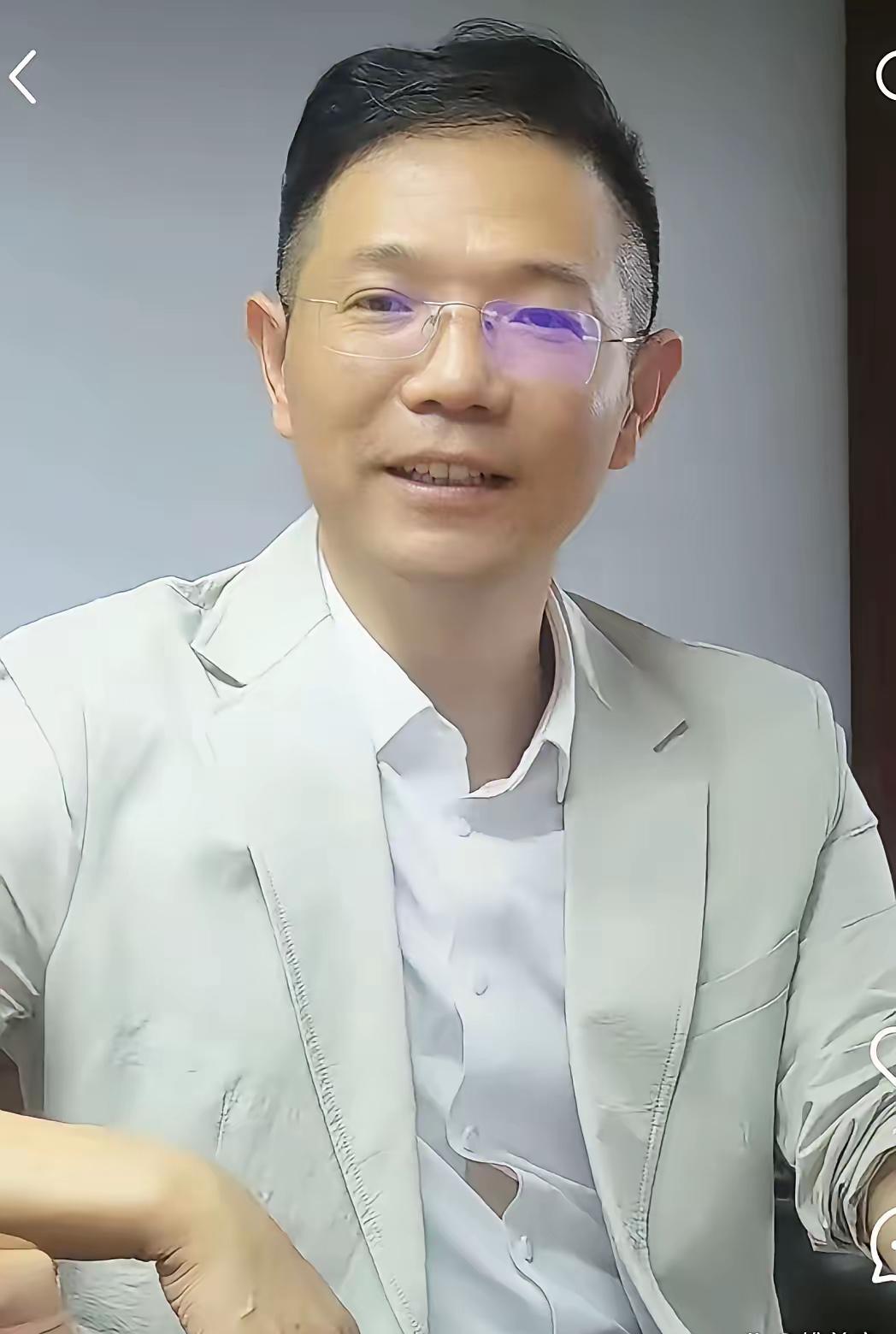 “你再查下去，让你消失！”收到威胁的李圣律师，一边翻阅着28年前的旧病历，一边淡