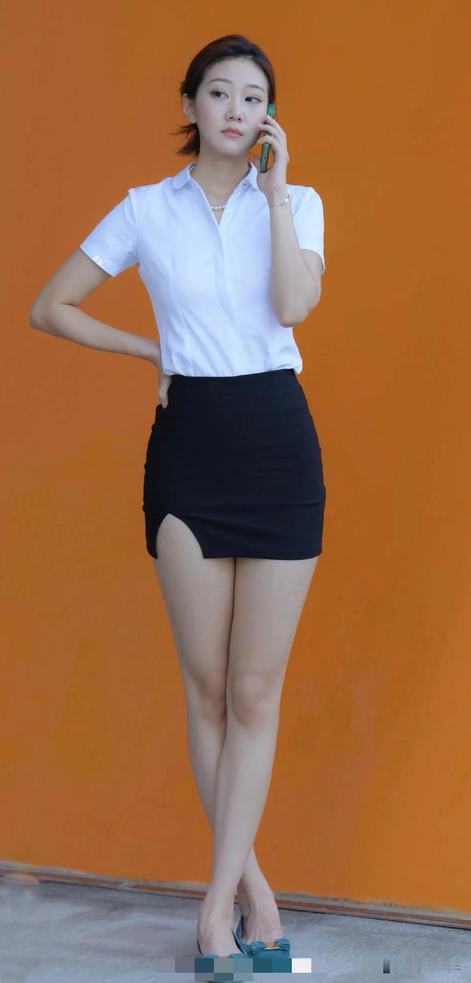 简约白衬衫+黑色短裙，清新又干练！什么样的穿搭可以成为气质女神?看看气质女神的