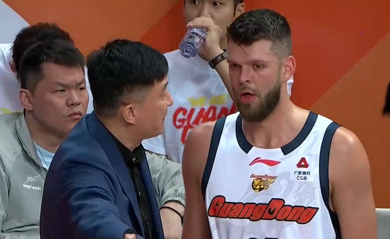 拉科塞维奇点评徐杰！广东队本赛季，最大的短板，相信地球人都知道了，没错，那就是
