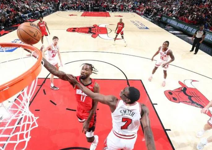 火箭队下一场的对手是雷霆队，火箭西部第六，而雷霆队是西部第一。下一场比赛火箭队是