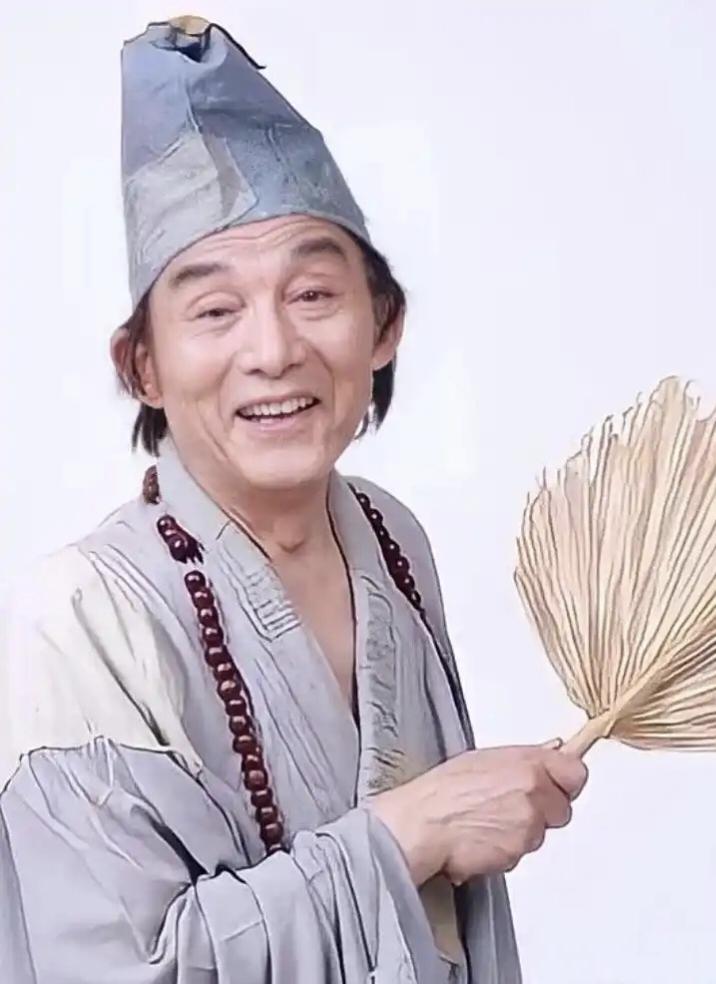 游本昌走了。93岁，今天凌晨。很多人只知道他是“济公”，不知道他52岁才等到