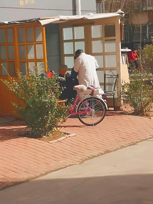 我妈突然提出要去养老院，我下楼买东西忘带手机，回家看到一幕让我火冒三丈昨天