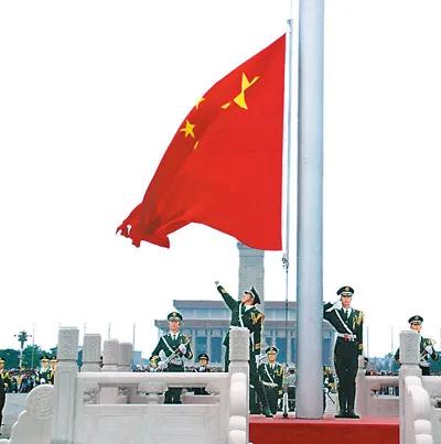 历史真的是轮回了，现在的霍尔木兹海峡到处都是高挂中国国旗的外国油轮，原因是高挂中