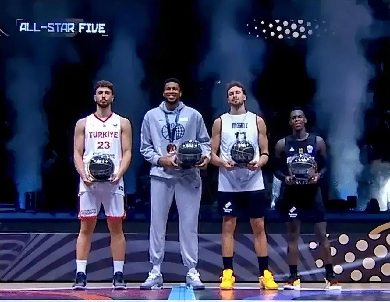 小瓦格纳和申京同一年去nba选秀，为何小瓦格纳排位更靠前？看两人站一起啥都明白了