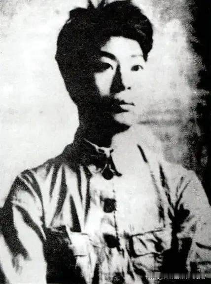 何长工，井冈山时期的功臣，过草地时一念之差，从此人生之路大不同红军时期有一