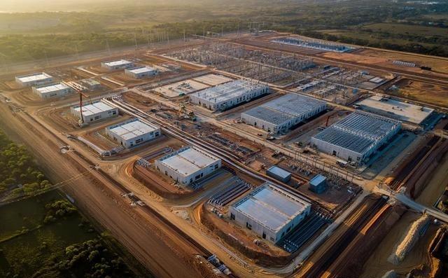 美国这一波数据中心建设的狂潮有点像上个世纪50-60年代州际高速公路建设的狂潮：