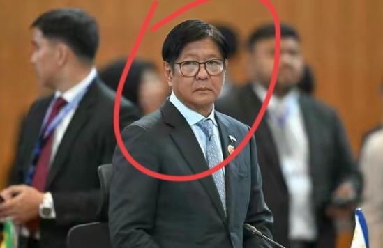 菲律宾总统马科斯最近在南海折腾得挺欢,一会儿喊着要争“权益”,一会儿拉着各国想凑