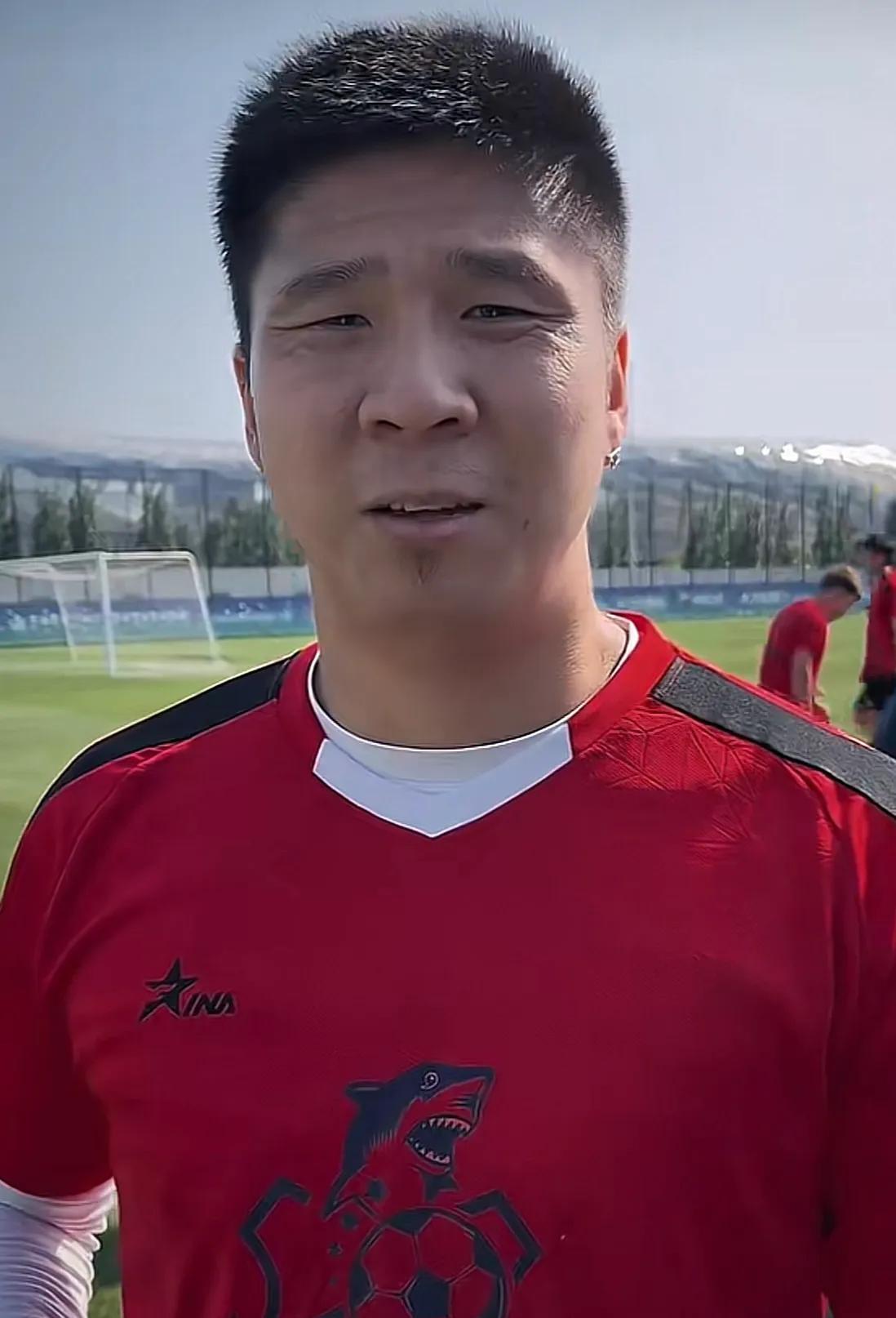 前国脚赵明剑说，这次国足在大连集训的地点就在我训练场的旁边，我实在忍不住就在国足