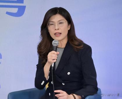 最近几天郑丽文连续抛出一些狂人狂语，诸如所谓的“欧盟标准”、什么台湾不宣布独立，