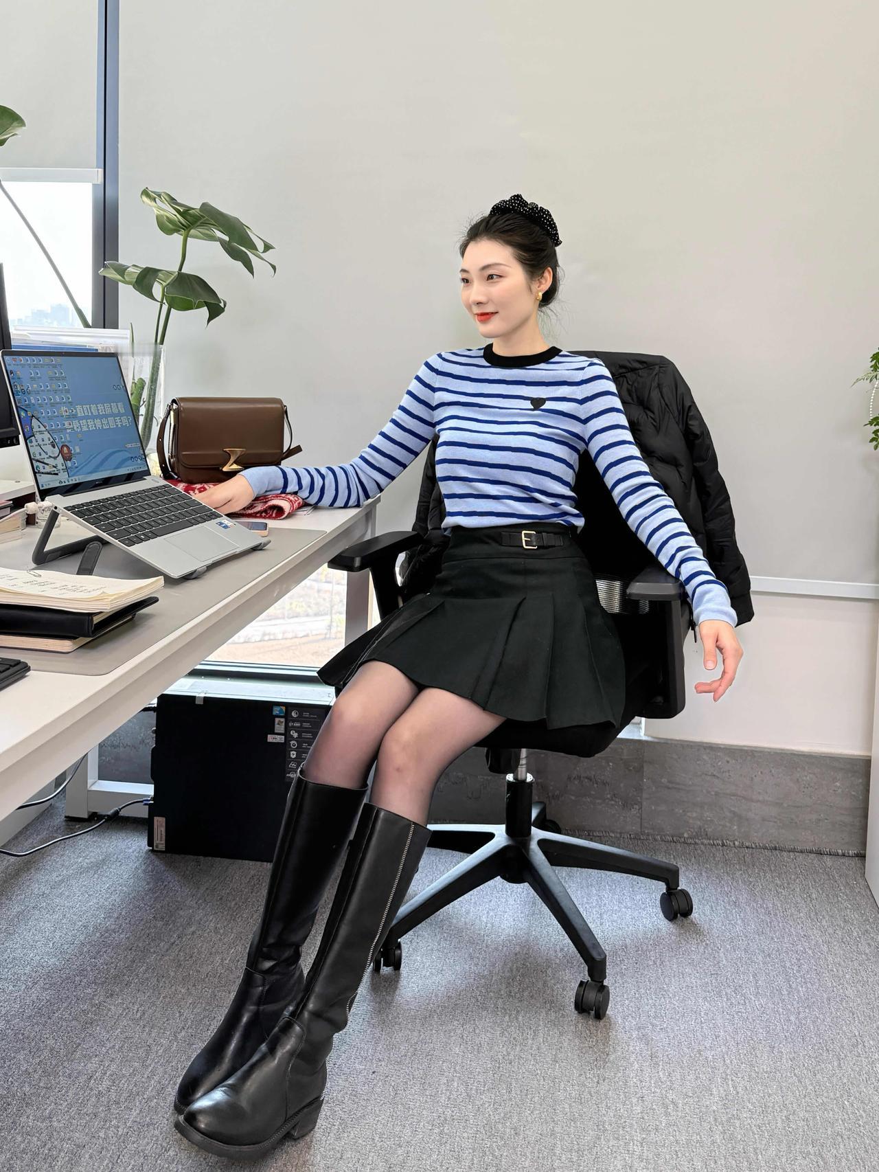 领导的穿搭｜蓝色条纹！我太爱了！🫐|发型决定气质不一样的发型穿同一件衣服完全