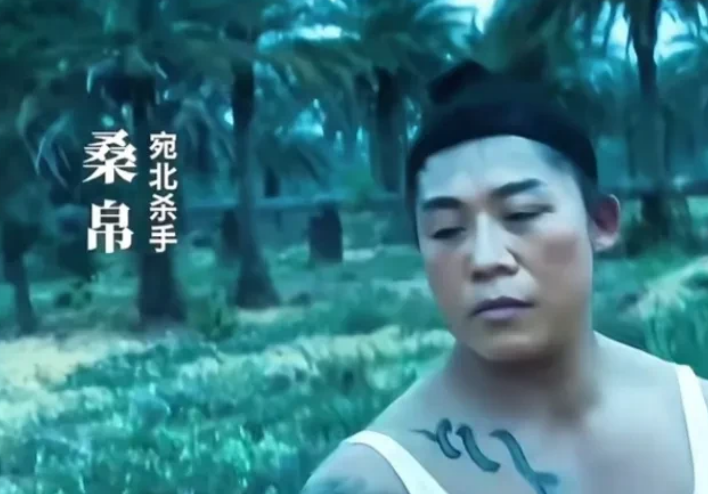 《扫毒风暴》，两个杀手太让人意外！谁能想到她们是两个健硕身材的女人，故事一开