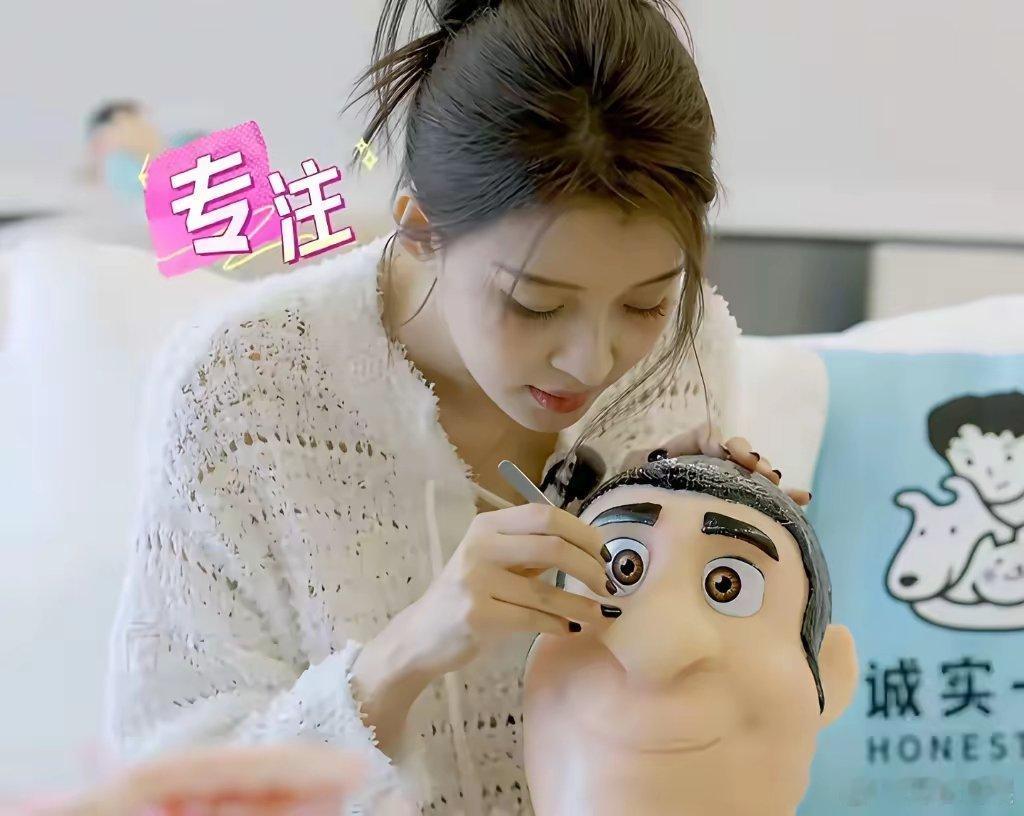 董子健对孙怡是真的一点也不留恋，离婚了该拍戏就拍戏，该闭嘴就闭嘴，对孙怡一点挽回