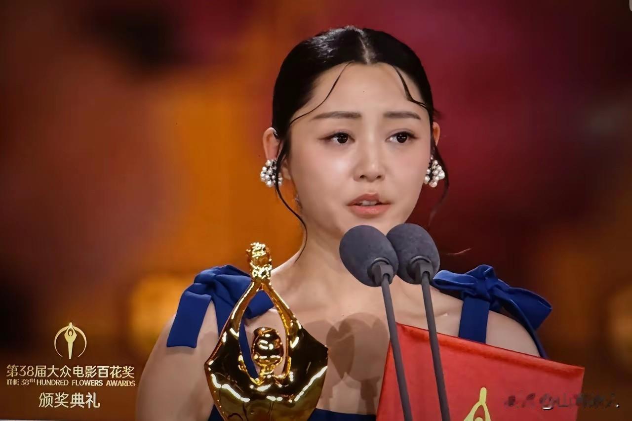 深挖卫诗雅出身：非科班、打工人出身，她的影后大满贯，全是苦出来的！很多人