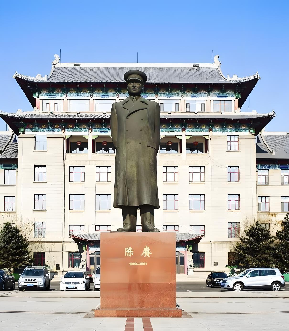 1952年，弹道专家张述祖对陈赓说，有个弹道专家很稀缺，陈赓说，那就赶紧要过来呀