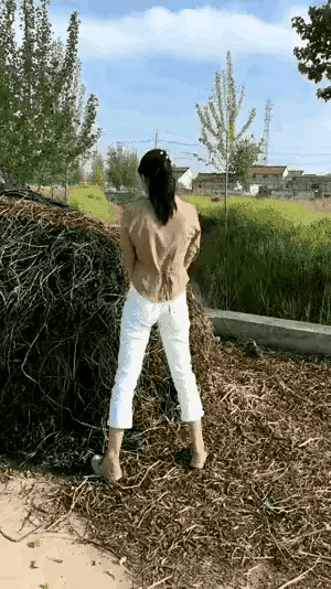 为什么把屙尿称解手?据称解手的来历是古代押解罪犯，象《水浒》中武松那样，武松要