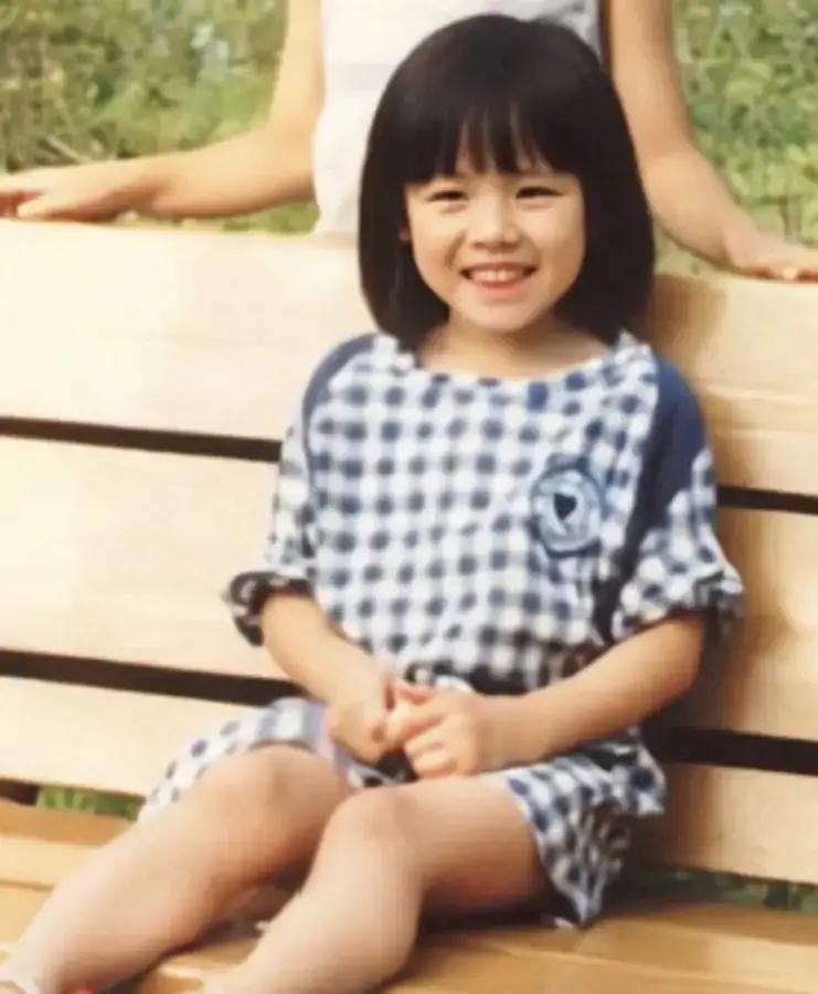 玄彬孙艺珍这对国民CP昨晚在青龙奖红毯合体，我盯着直播截图看了三遍。玄彬的油头