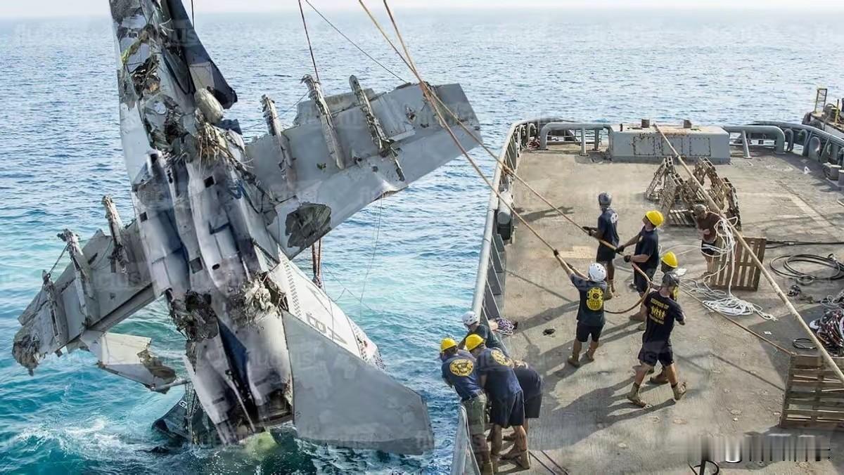 坠落南海的美国军机已经打捞上来了!这次美军两架舰载机在南海接连坠毁,和中国有关吗