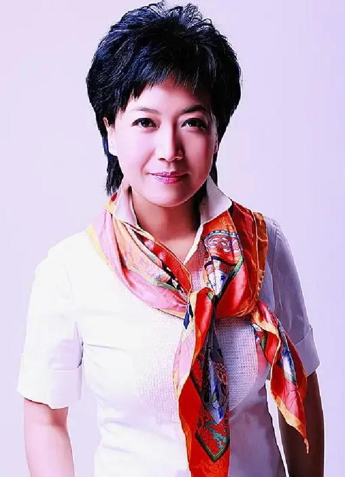 2018年3月19日晚，北京央视《晚间新闻》直播中，两秒补妆画面意外切入全国观众