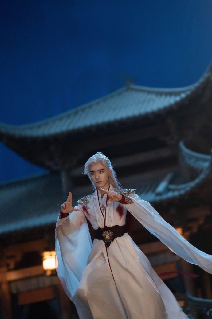 苏暮雨将“不跪皇权”刻进骨子里！敢掀翻皇权棋盘，要为暗河挣活法，龚俊完美演绎出这