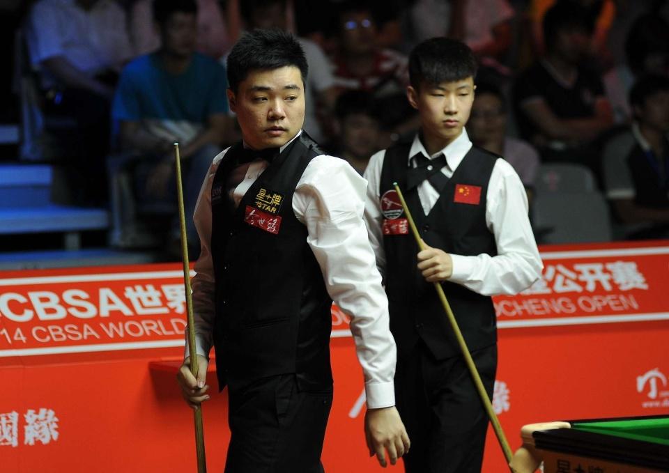 中国斯诺克巅峰对决前瞻明晚在2026年斯诺克世锦赛16强相遇，这是中国斯诺