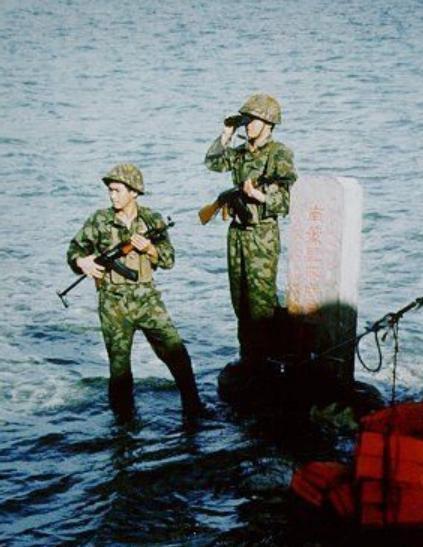 1990年，我国驻南薰礁的11名战士突然失联，在后续调查中，发现11名战士6人死