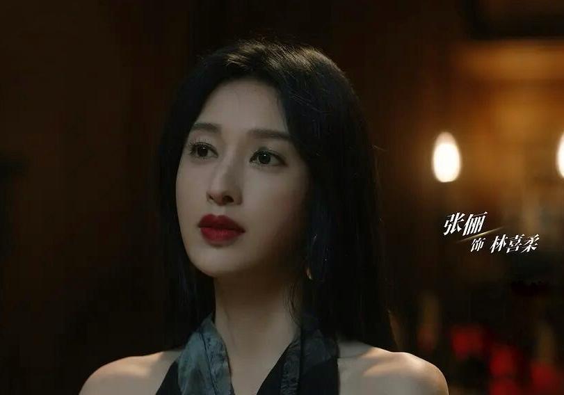 林姨靠吃人血维持人形，还逼着妹妹吃生肉续命。这哪是母女，分明是血债血偿的傀儡戏