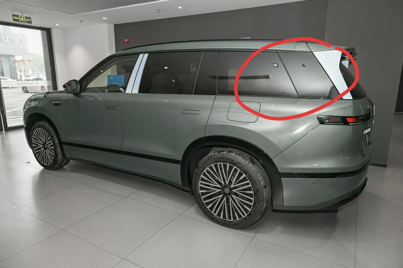 大众ID.9X，D住这块，原来不是一体的。最早看到官方图的时候，以为D柱这块