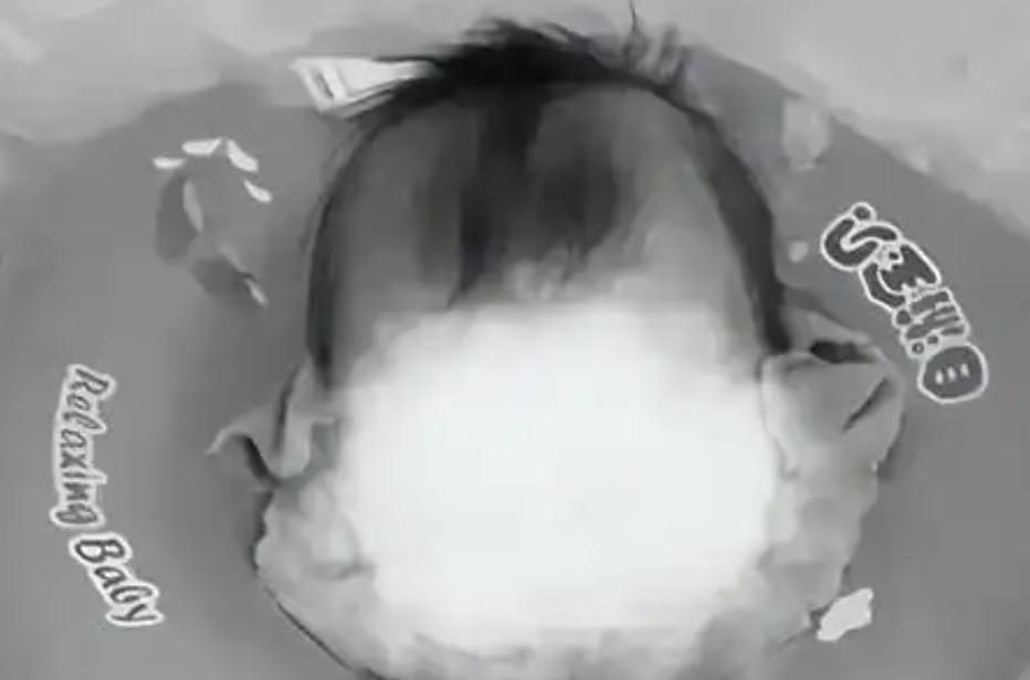 妈妈带着四个月大的女儿去泡药浴，结果孩子泡药浴后出现异常，并且最终抢救无效而去世