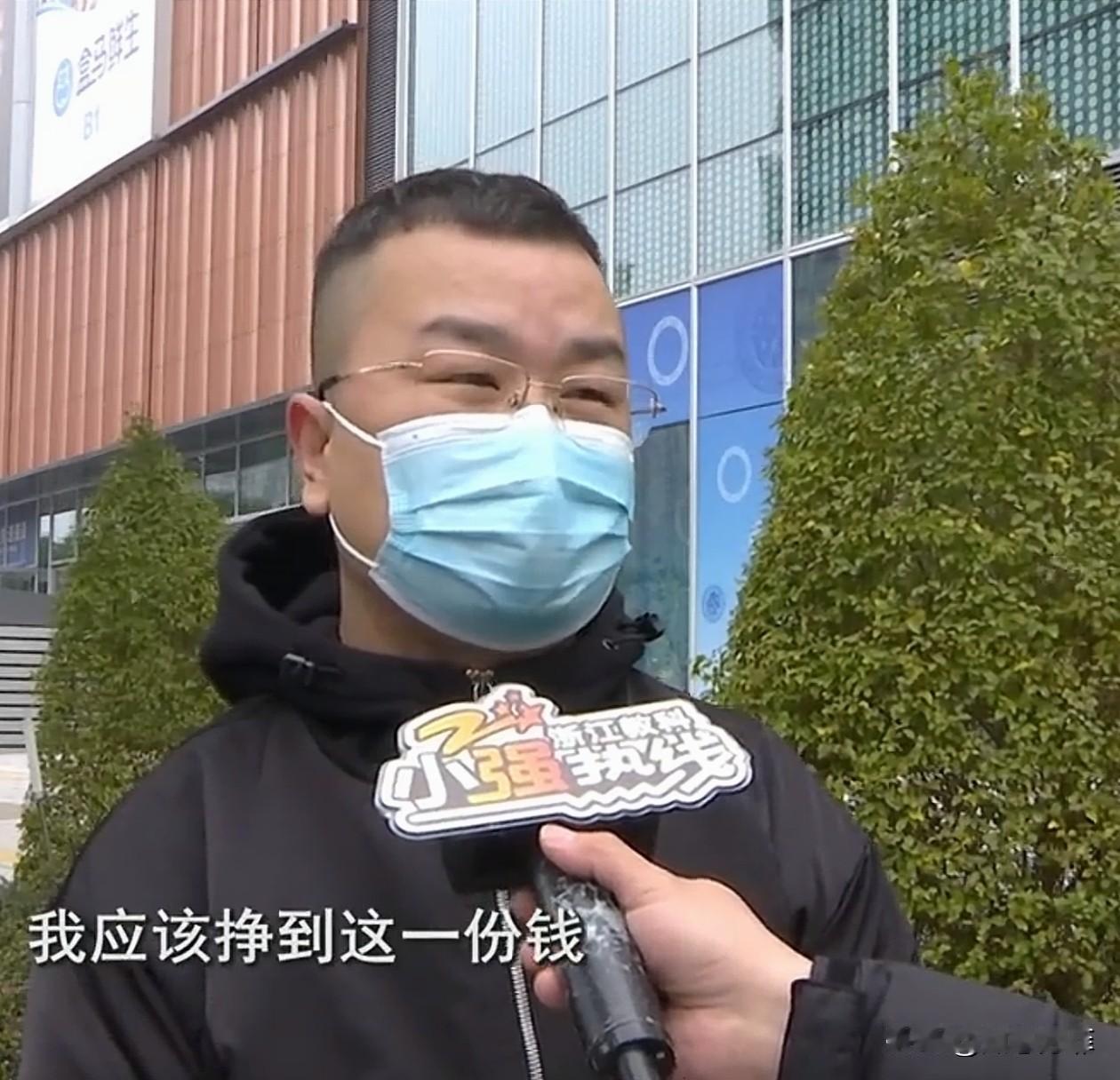 杭州，一男子凌晨打出租车，全程22公里，到了之后司机说要98元，男子觉得太贵了，