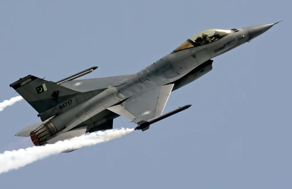 美国总统老特批准了一项价值约6.86亿美元的F-16战机升级计划，为巴基斯坦空军