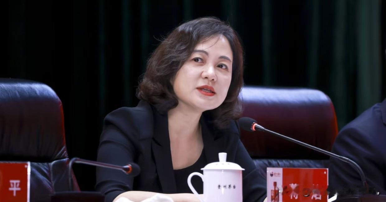 年薪81万还不知足，茅台美女高管栽了是什么让这个漂亮女人戴上了手铐？她，五