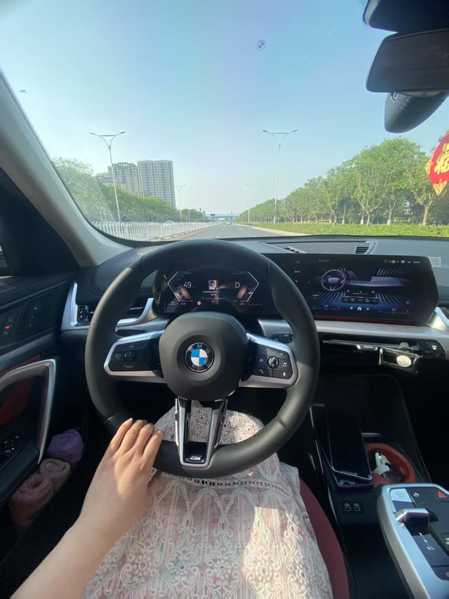 宝马x1缺点先说好，车都有缺点，我是说的是缺点，如果你能接受这些缺点，就可以买