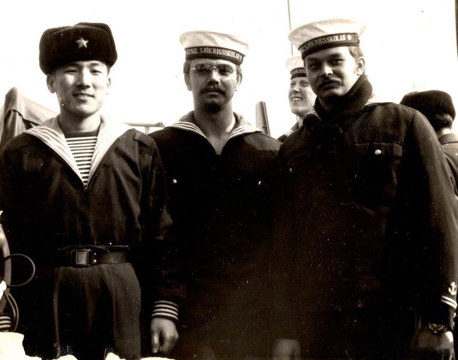 🇸🇪🇨🇳1983年，瑞典海军学员在中国两张原始照片，记录了一位未具名的
