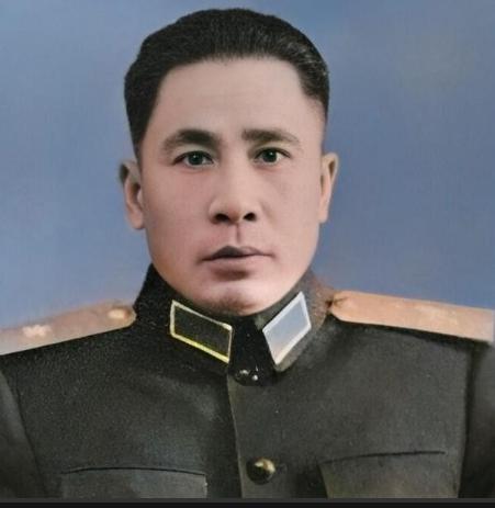 1957年，一少将钓鱼时意外去世，因死因太过蹊跷，部队首长便让专案组展开调查，专