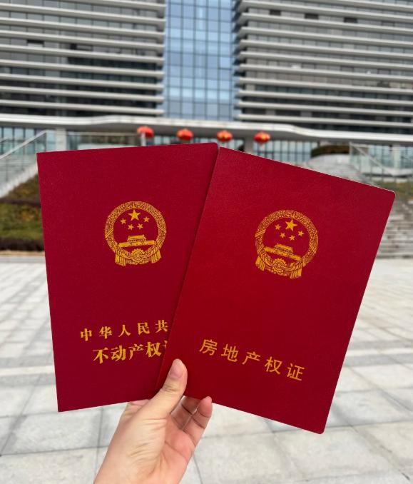 闺蜜结婚时，死活要在老公婚前买的房子上加名，觉得这才叫爱。结果住了3年闹离婚，本