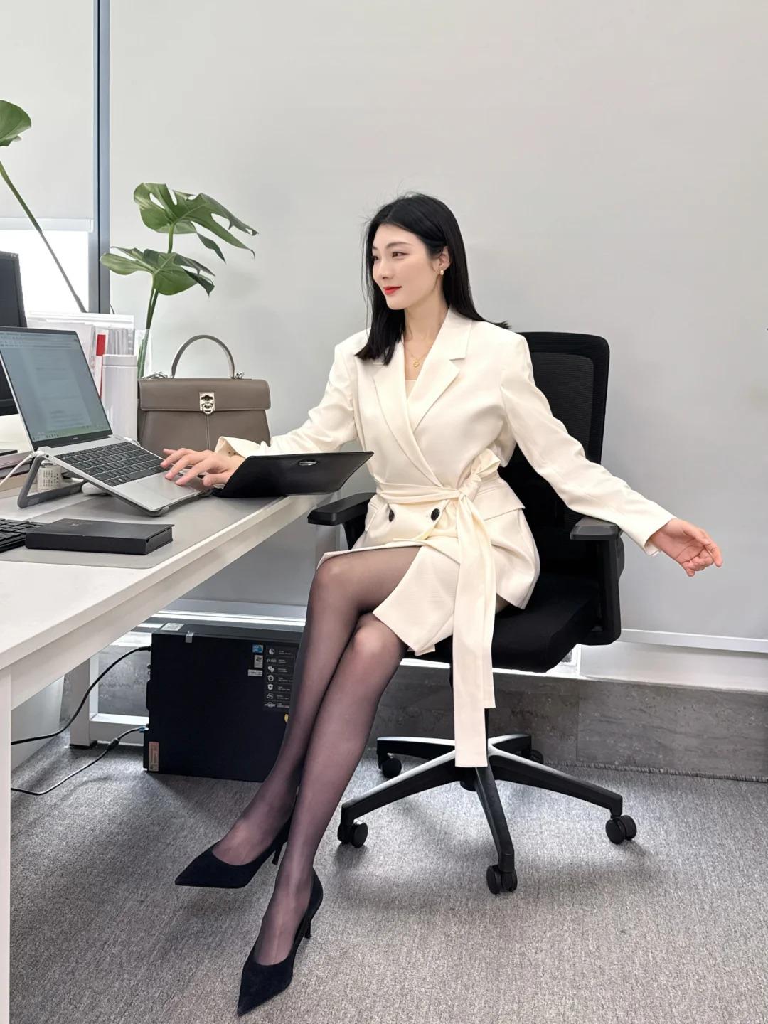 领导的穿搭｜年终述职这样穿，年终奖🆙🆙年终述职、年底评优，职场人的高光时刻