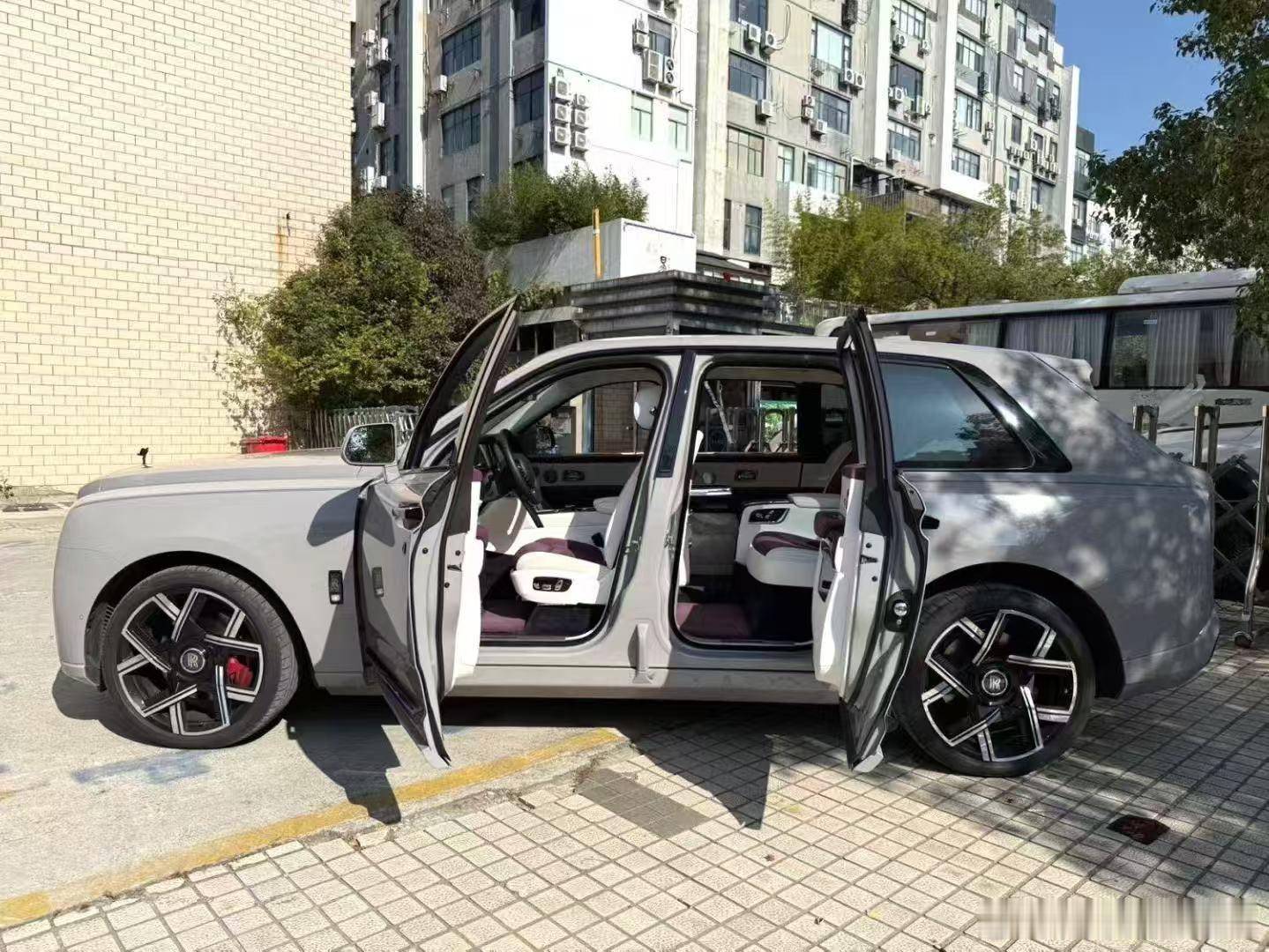 劳斯莱斯库里南BB版4座，纯25年上牌，8500公里，唯一风暴灰转让