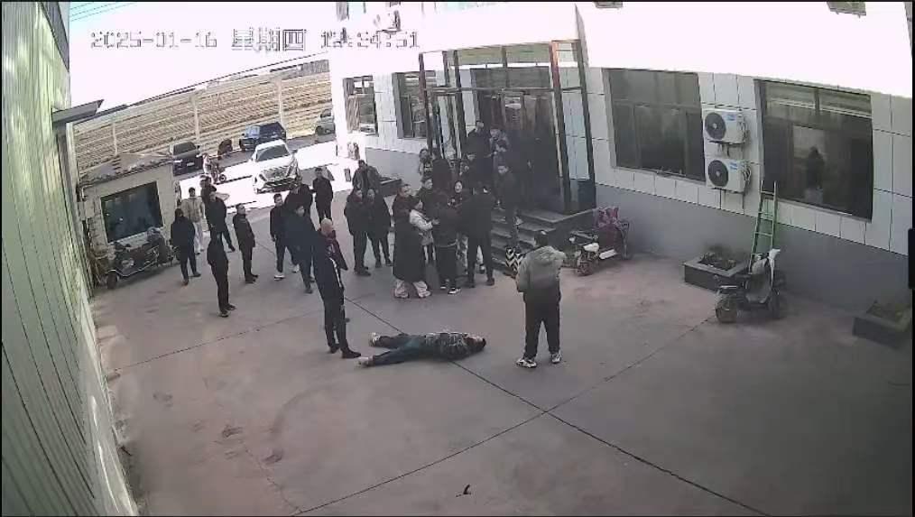 “皮裤套毛裤，肯定有缘故！”河北，一男子的儿子、儿媳闹离婚，他怕孙子没妈，就给儿