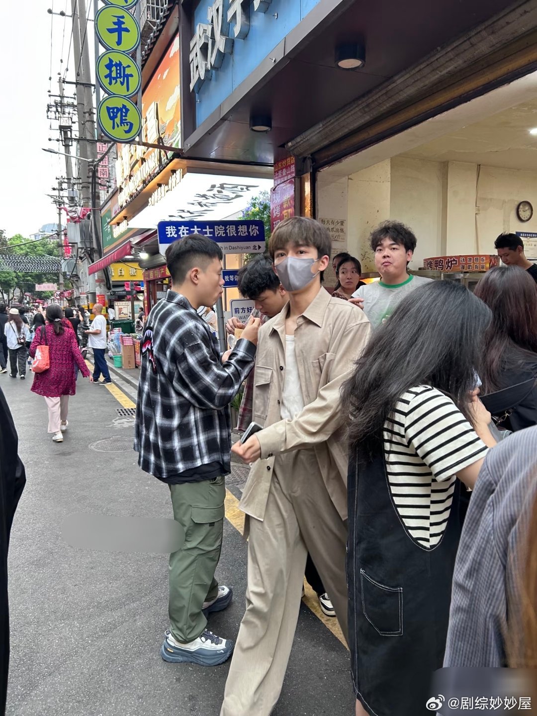 今天大家在南昌各个地方偶遇王星越，咱就是说哥们儿太接地气了👀​​​