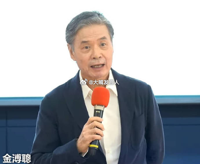 金溥聪今天直接把给萧旭岑递钱的台商的照片，完全没有脸部打码的情况下公开出来，证明