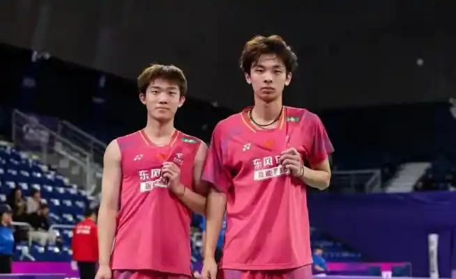 羽毛球世锦赛刚刚结束了一场男双1/4决赛，男双世界排名第26位的囯羽组合胡珂源/