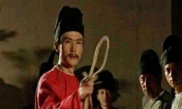 692年，唐朝监狱里，来俊臣拿着盐水鞭，一把挥向62岁的宰相狄仁杰。狄仁杰见状立