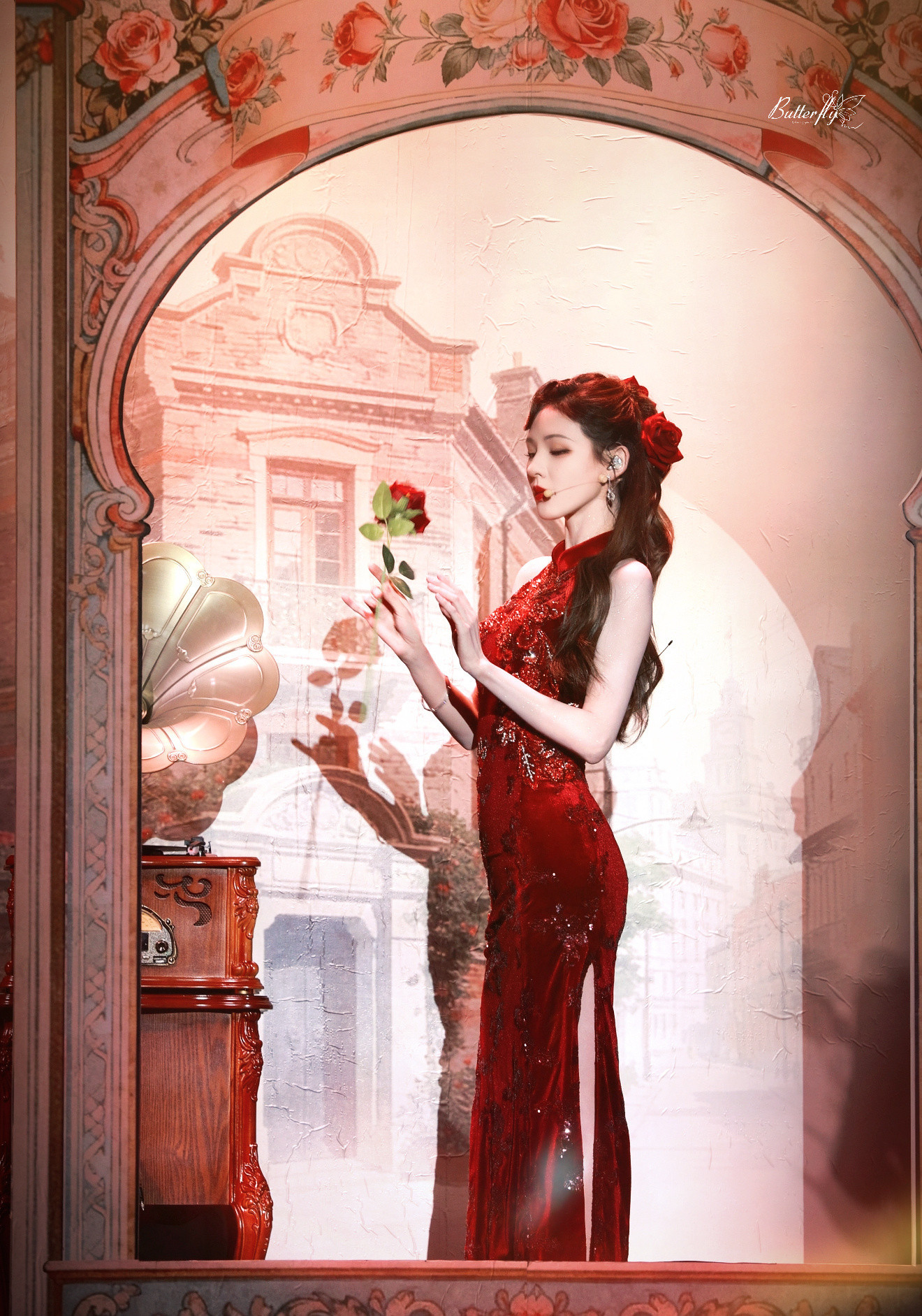 张予曦这次别脸红看造型是华彩传承晚会的时候，旗袍美人张予曦