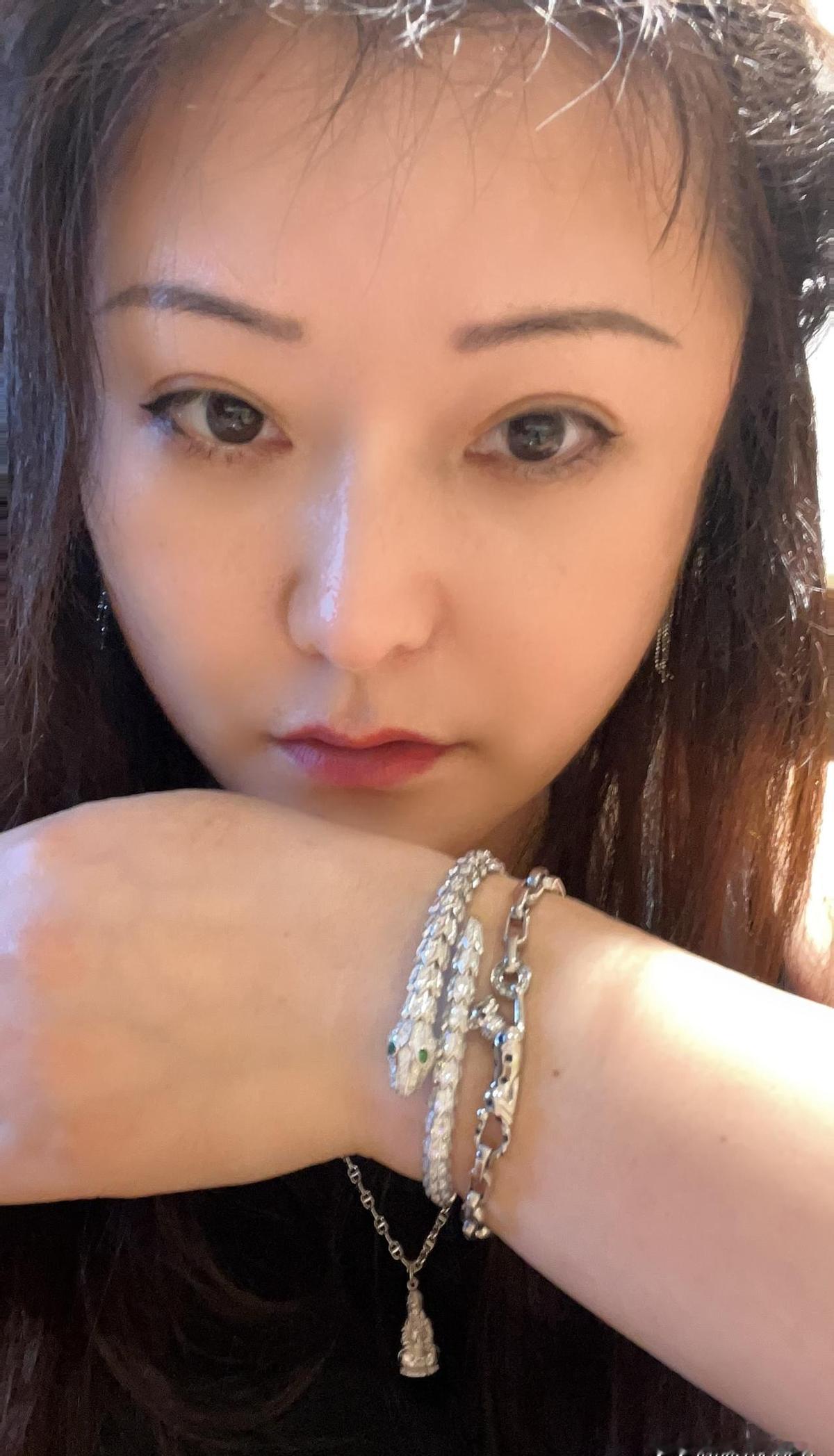 水贝的灵蛇手镯，440块一克，真不贵了。铂金原料昨儿又涨到425一克，南非电厂