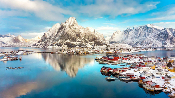挪威·罗弗敦群岛，整个群岛都处在北极圈以内，气候严寒，风景既壮观又柔美。​​
