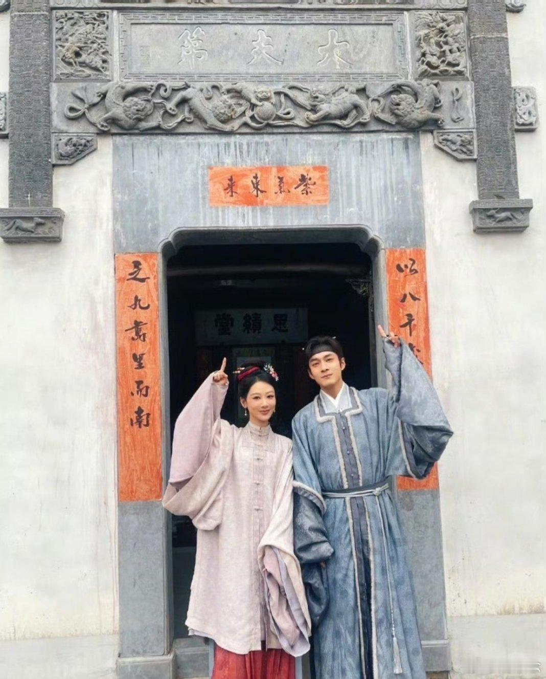 杨紫把韩东君气疯了二人搭档相处轻松又有趣，俏皮互怼尽显十足默契，韩东君风趣会接梗